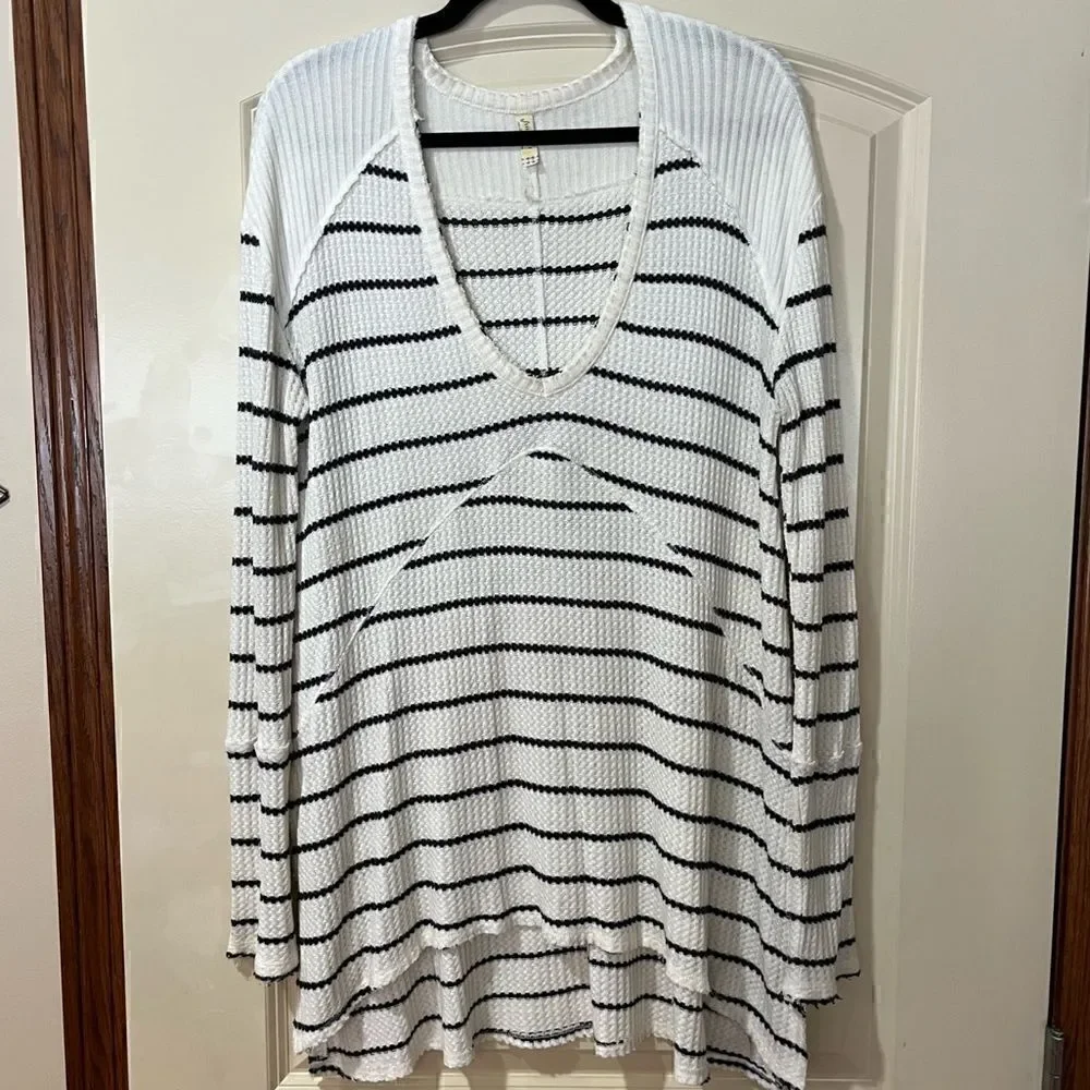 FREE PEOPLE Long Sleeve Sunset Park Thermal Waffle Weave Navy White Size Small